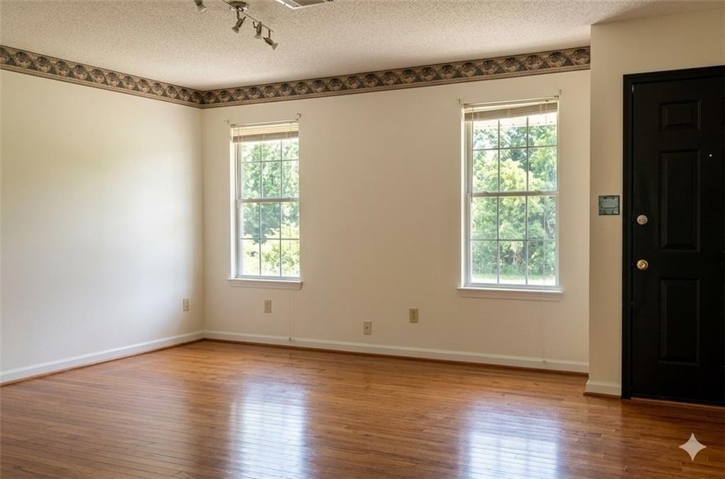 915 Clover Lane - Photo 3