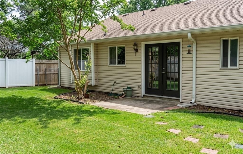 915 Clover Lane - Photo 1