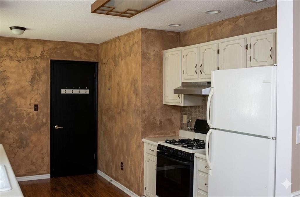 915 Clover Lane - Photo 2