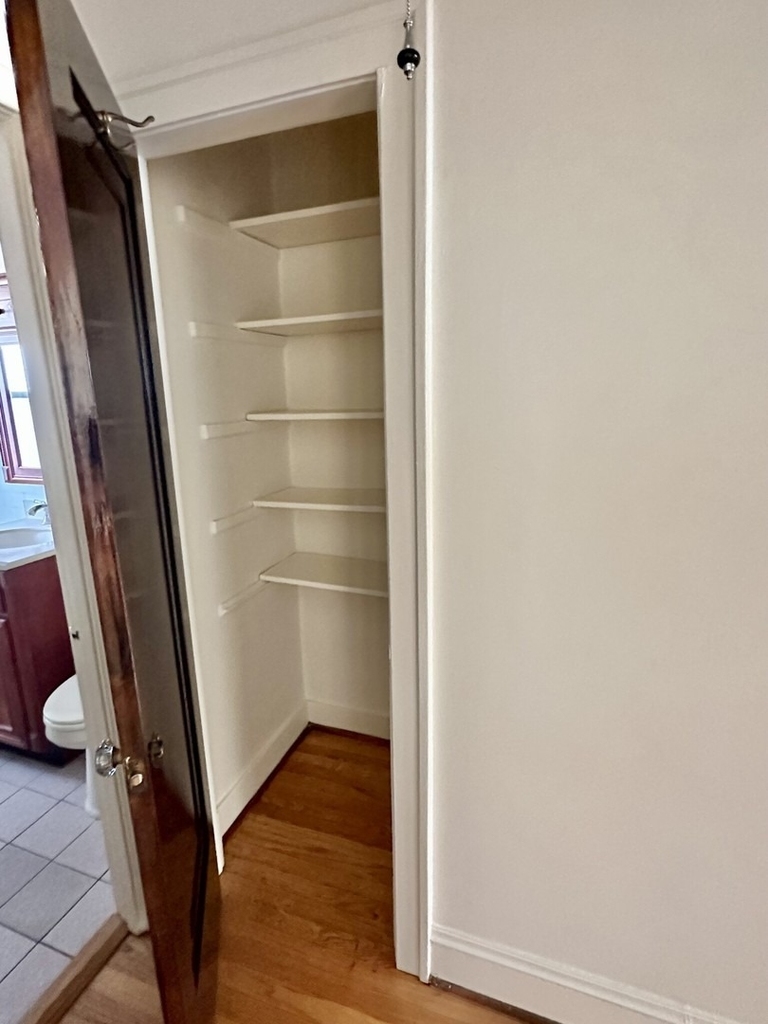 1436 W Thome Avenue - Photo 9