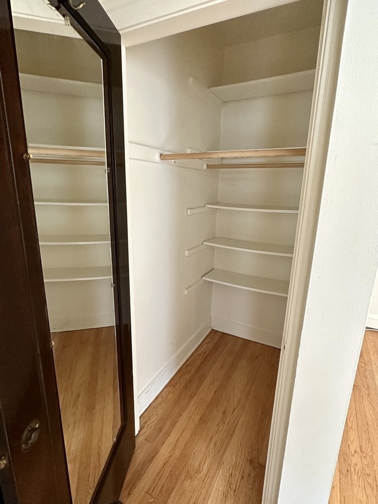 1436 W Thome Avenue - Photo 2