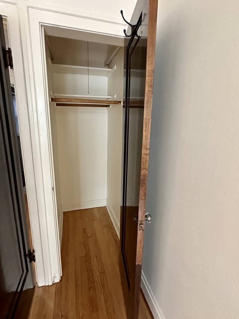 1436 W Thome Avenue - Photo 7