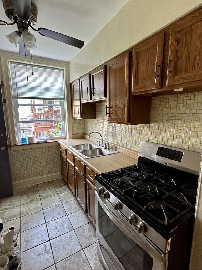 1436 W Thome Avenue - Photo 4