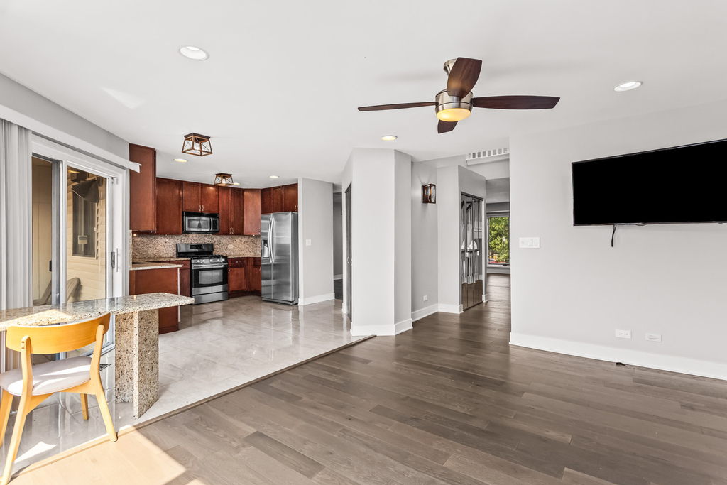 933 W Essex Place - Photo 4