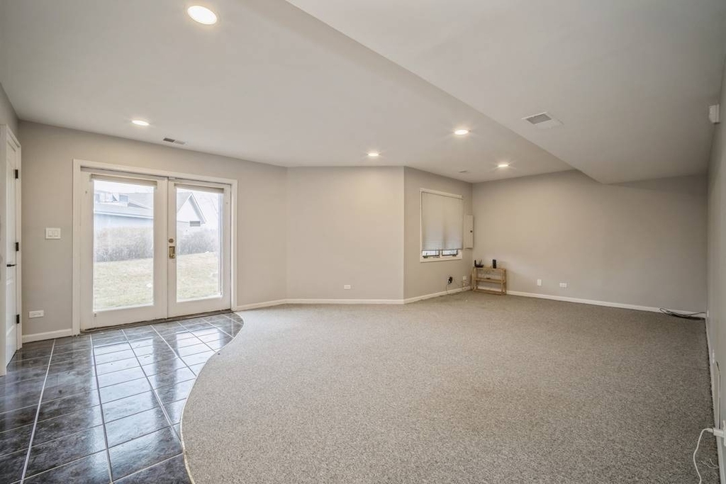 933 W Essex Place - Photo 13