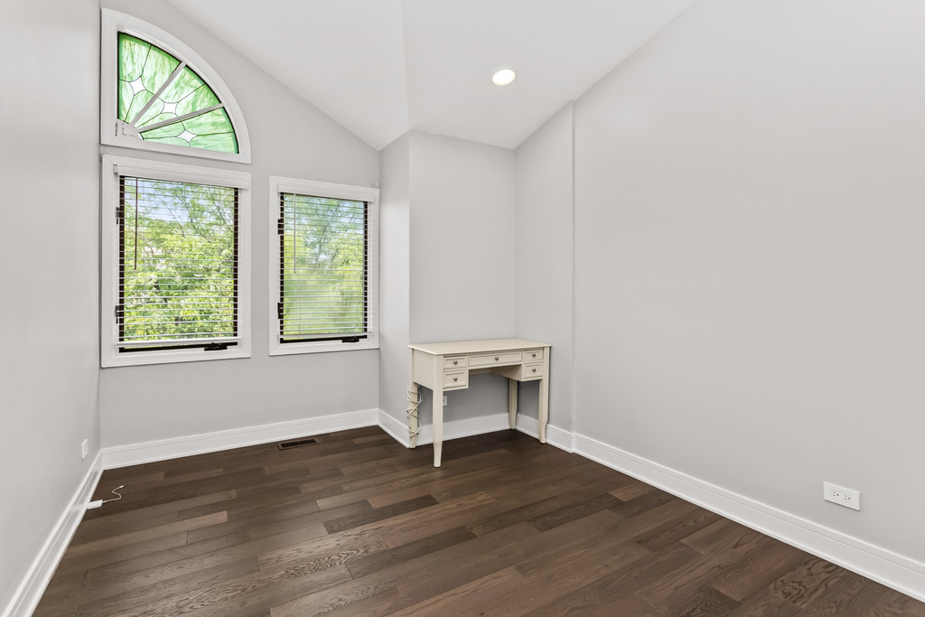 933 W Essex Place - Photo 11