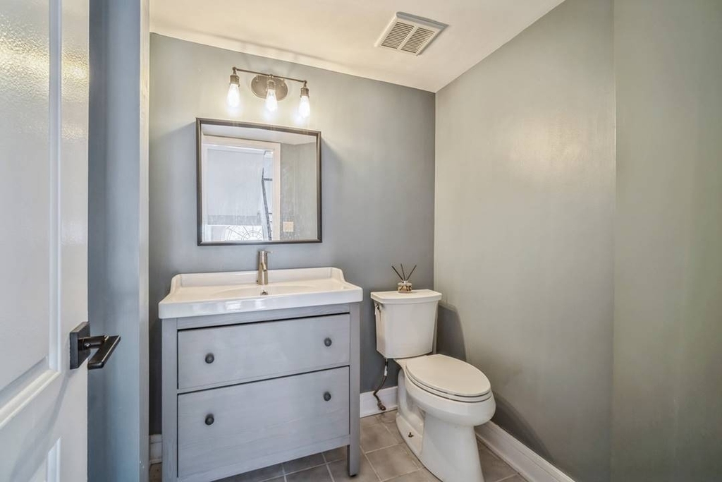 933 W Essex Place - Photo 6