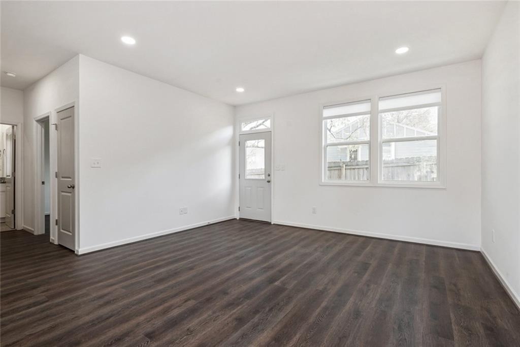 1060 Grant Way Se - Photo 3