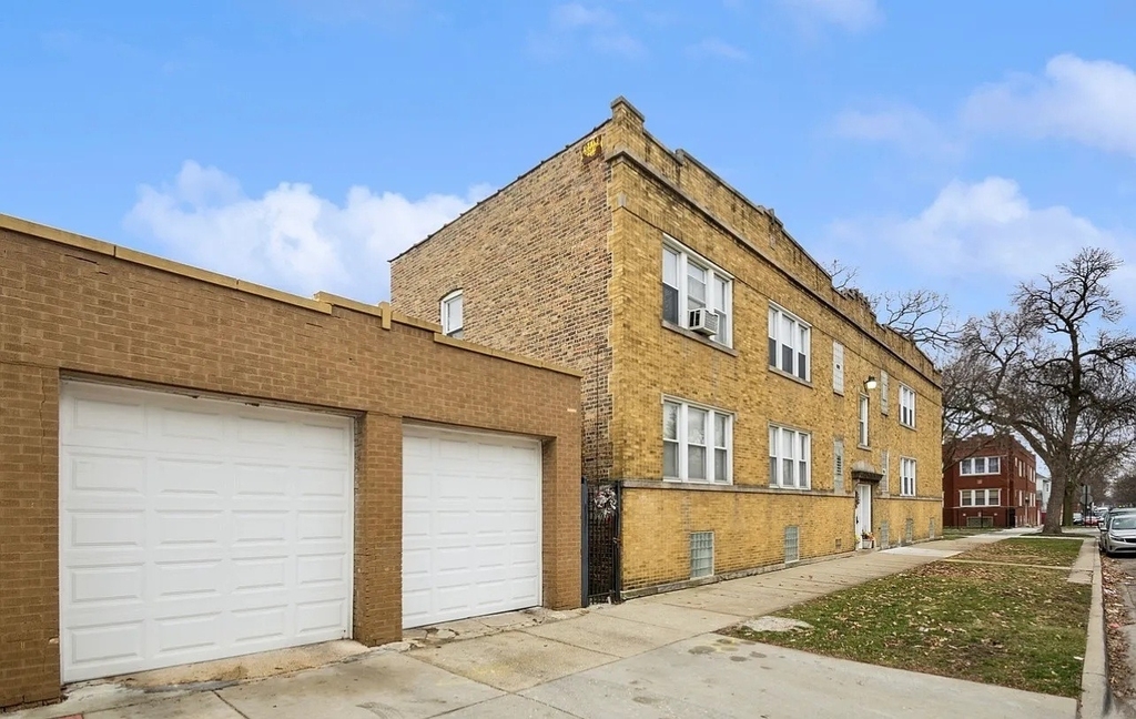 5021 W Belden Street - Photo 0