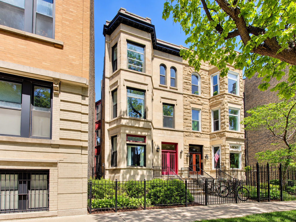 708 W Buckingham Place - Photo 0
