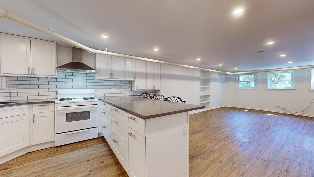 8912 Ewing Avenue - Photo 4