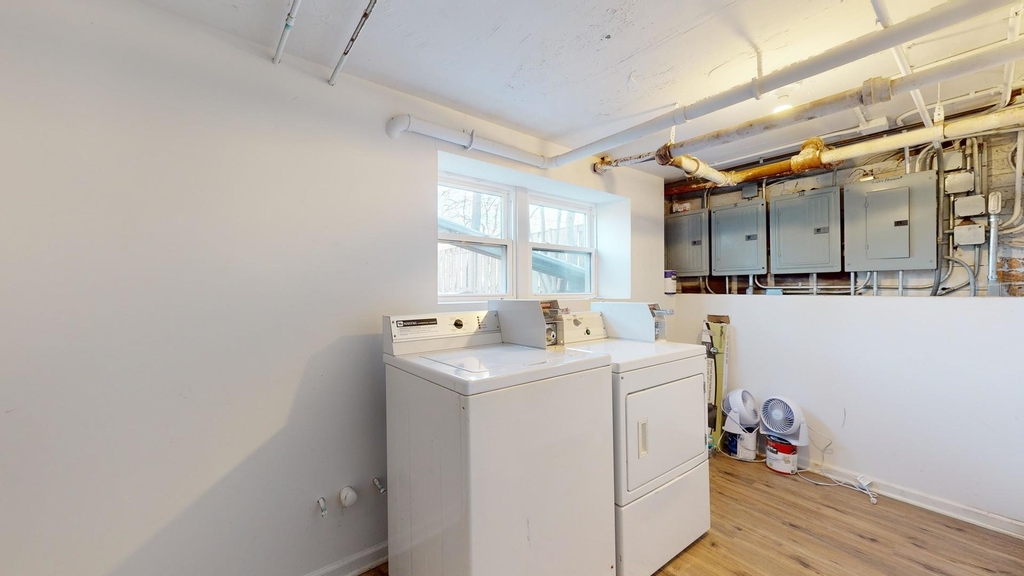 8912 Ewing Avenue - Photo 12