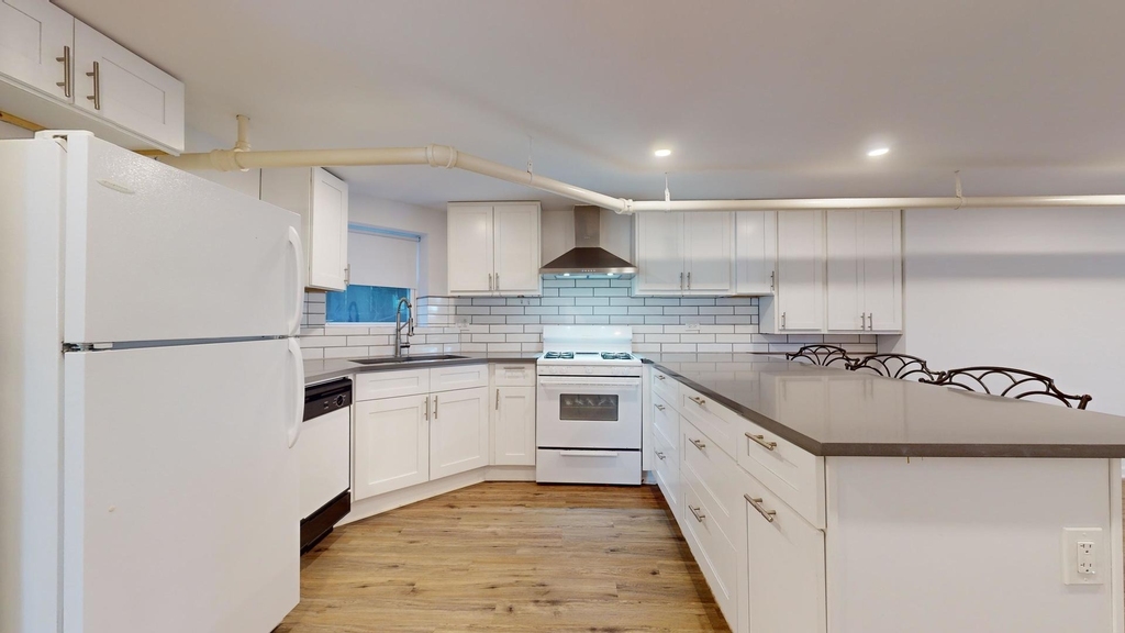 8912 Ewing Avenue - Photo 6