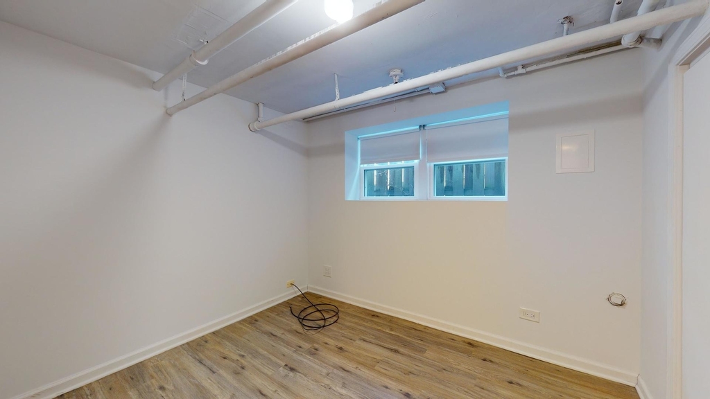 8912 Ewing Avenue - Photo 11