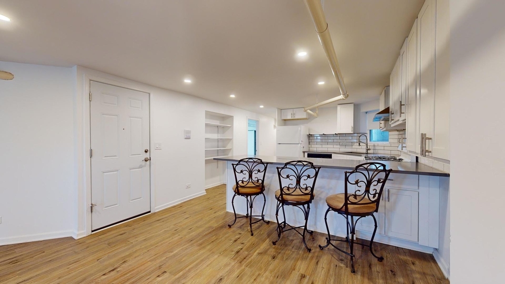 8912 Ewing Avenue - Photo 5