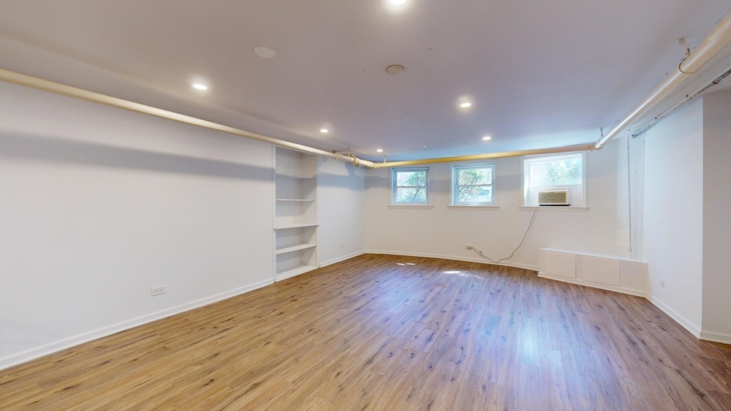 8912 Ewing Avenue - Photo 2