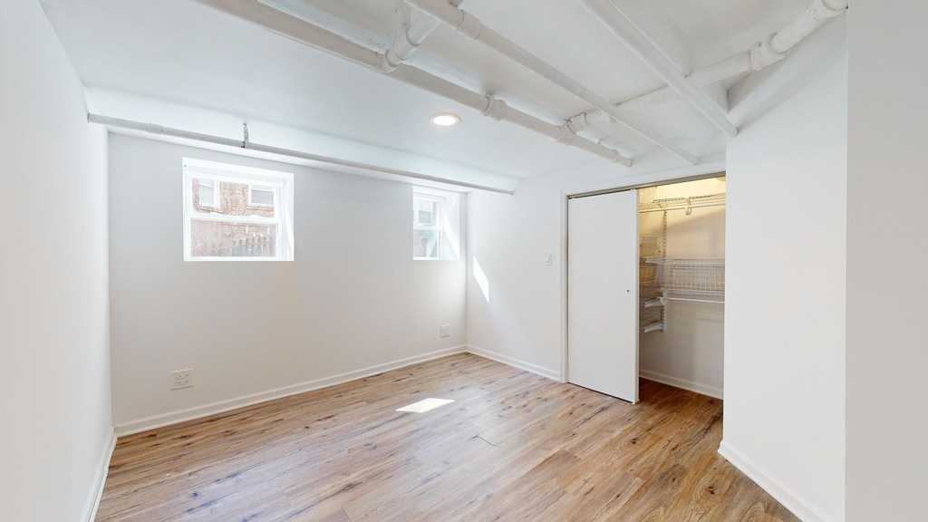 8912 Ewing Avenue - Photo 10