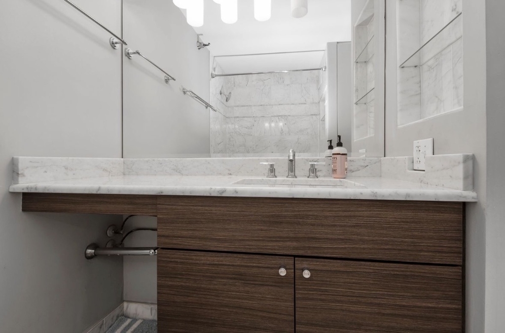401 E Ontario Street - Photo 14