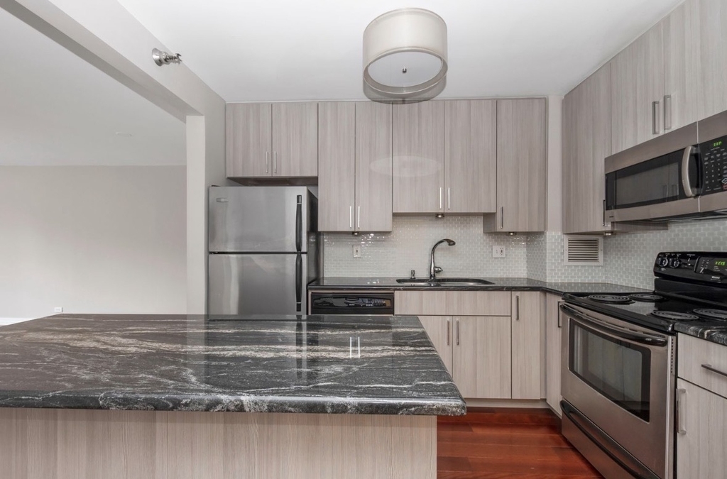 401 E Ontario Street - Photo 6