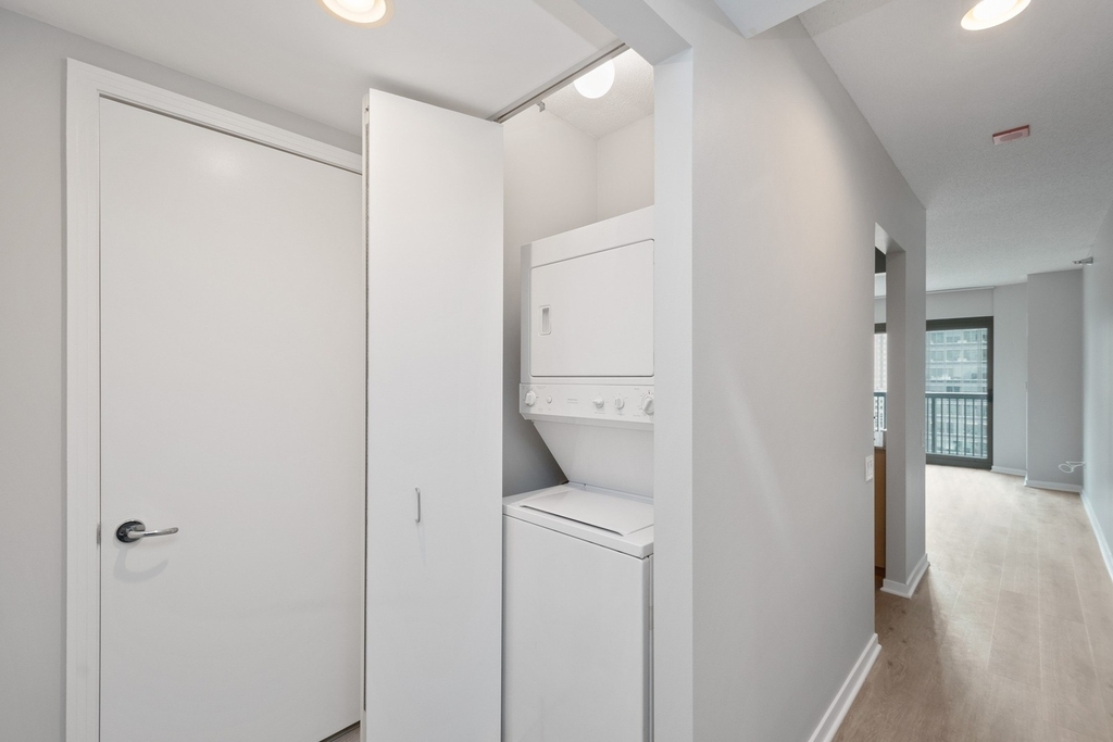 400 N La Salle Drive - Photo 11