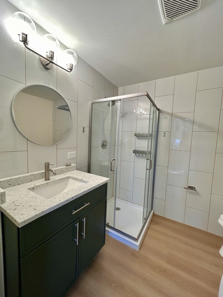 2057 W Roscoe Street - Photo 3