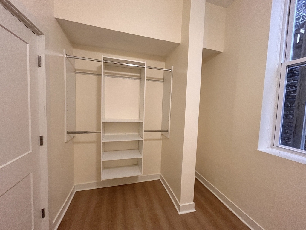 2057 W Roscoe Street - Photo 13