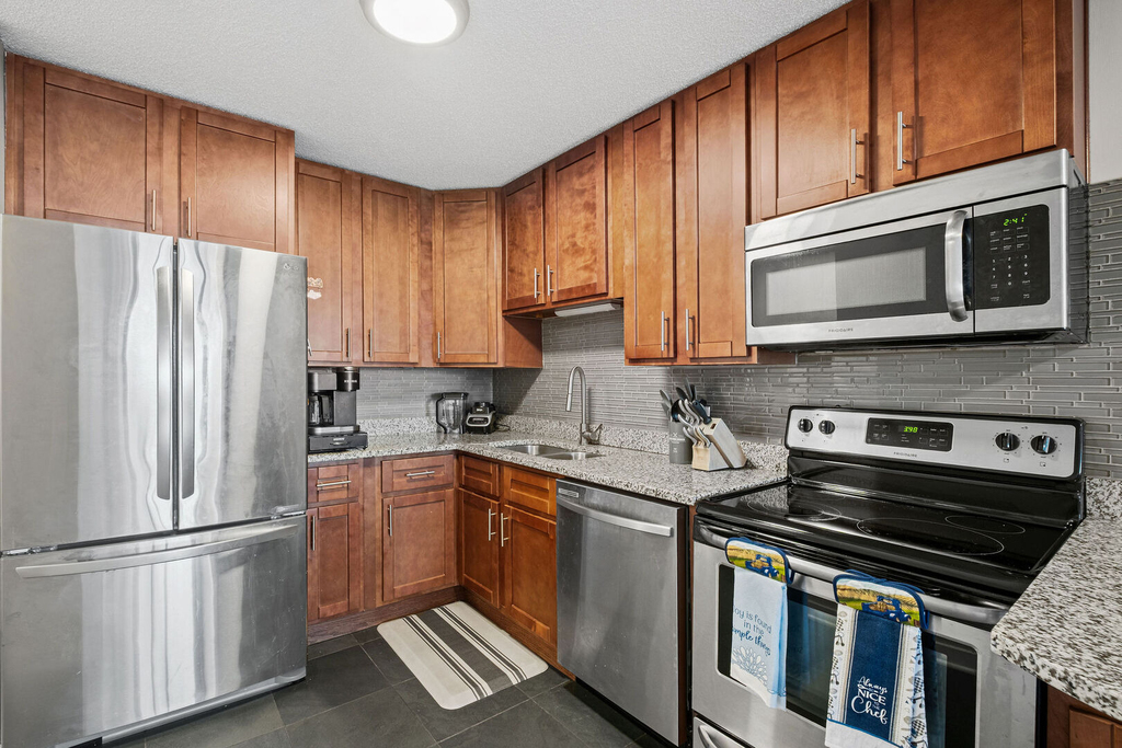 899 S Plymouth Court - Photo 5