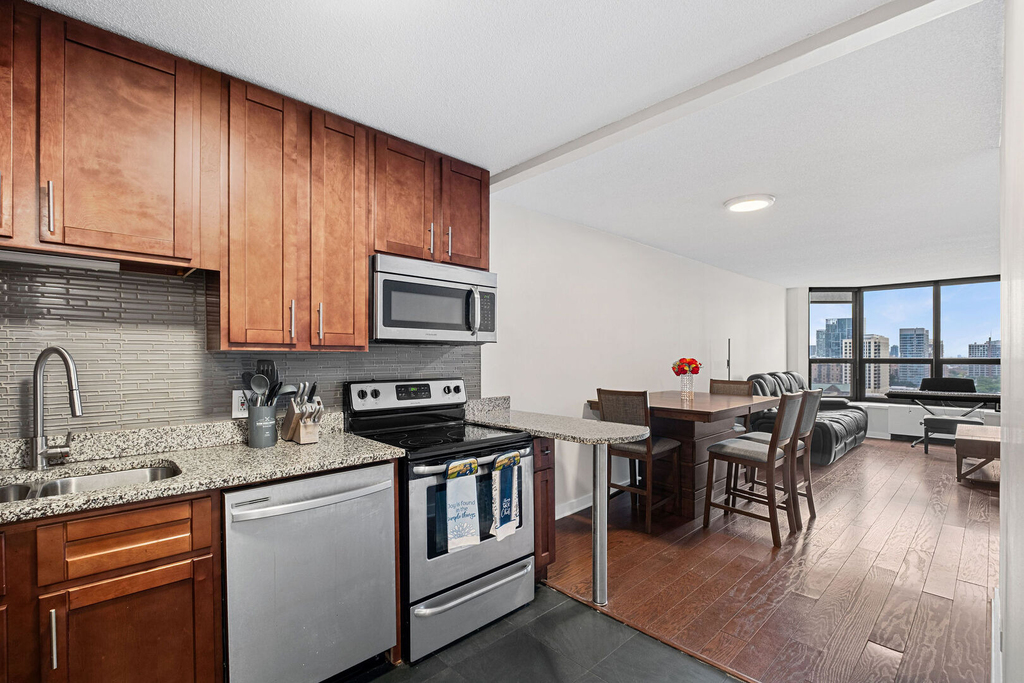 899 S Plymouth Court - Photo 6