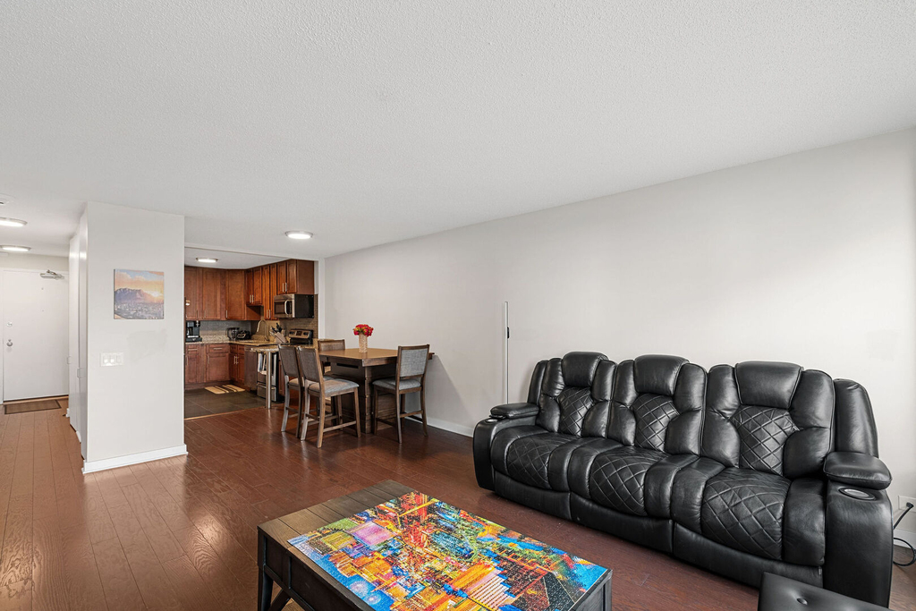 899 S Plymouth Court - Photo 2