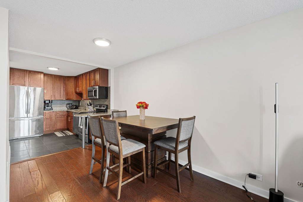 899 S Plymouth Court - Photo 3