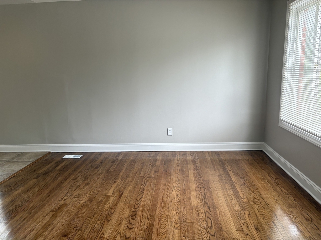 21734 Clyde Avenue - Photo 2