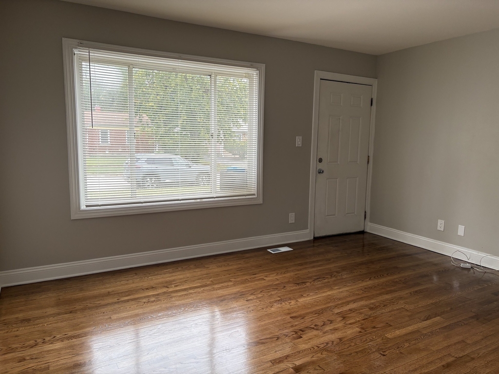 21734 Clyde Avenue - Photo 9