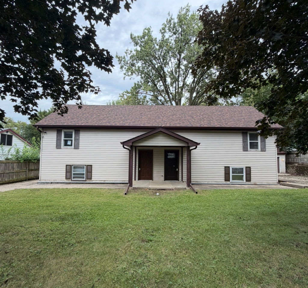 1724 Lyran Avenue - Photo 0