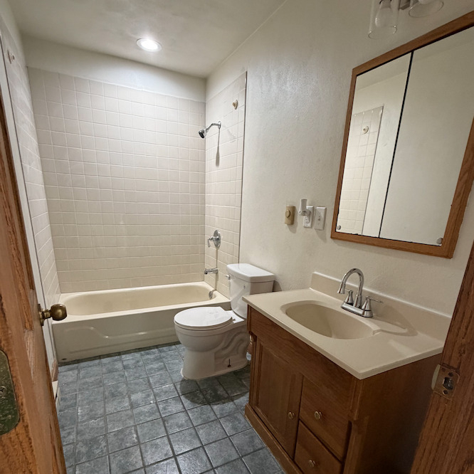 1724 Lyran Avenue - Photo 4