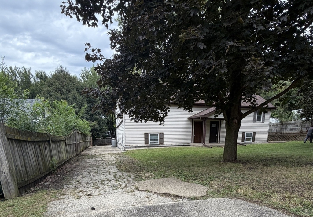 1722 Lyran Avenue - Photo 9