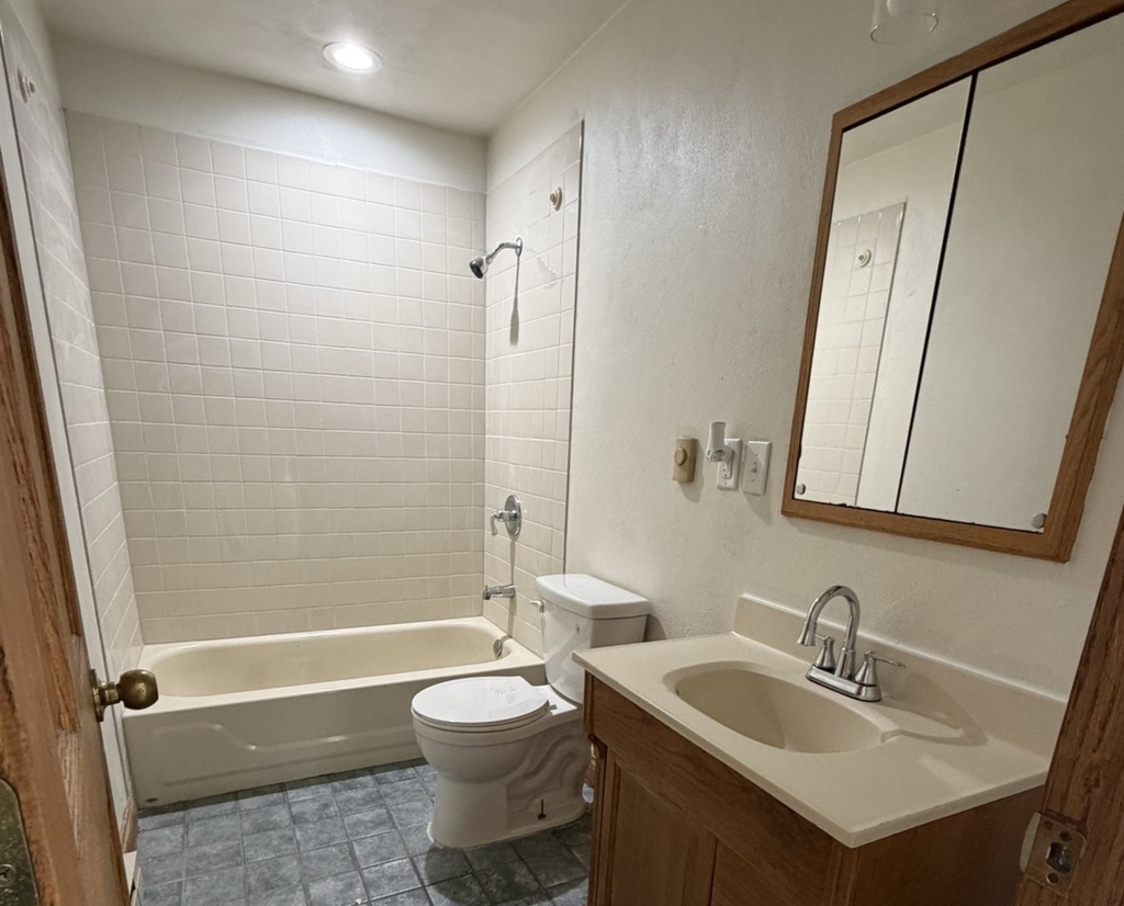 1722 Lyran Avenue - Photo 7
