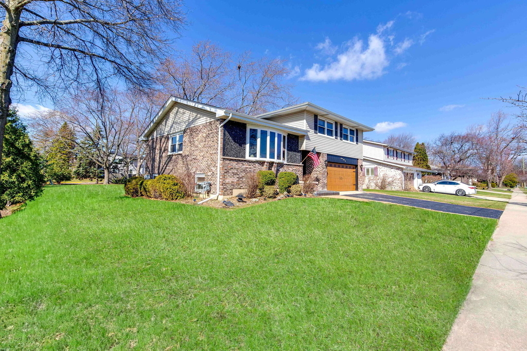 2042 S Goebbert Road - Photo 1