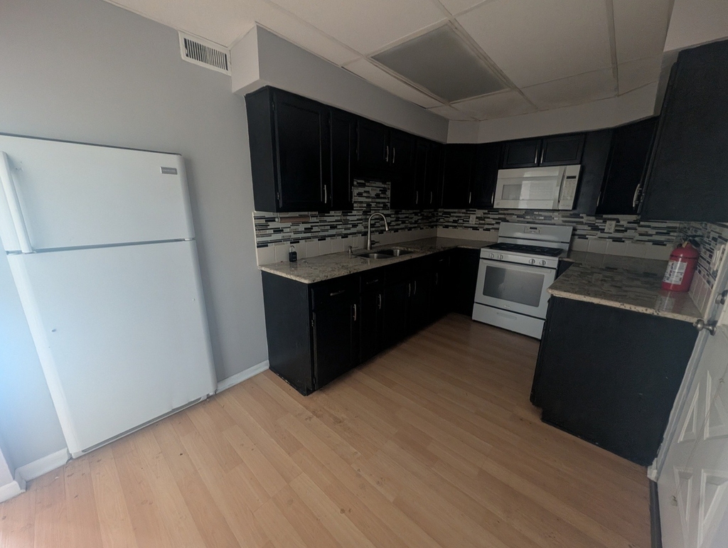 9211 S Laflin Street - Photo 3