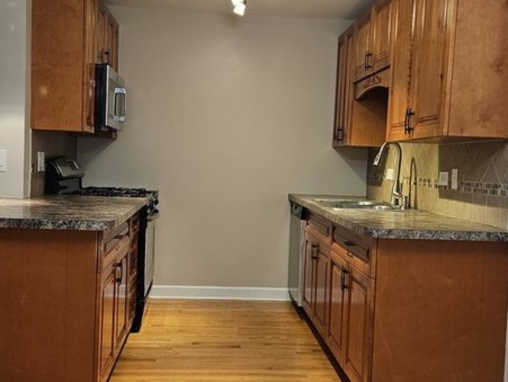 10s771 Clarendon Hills Road - Photo 7