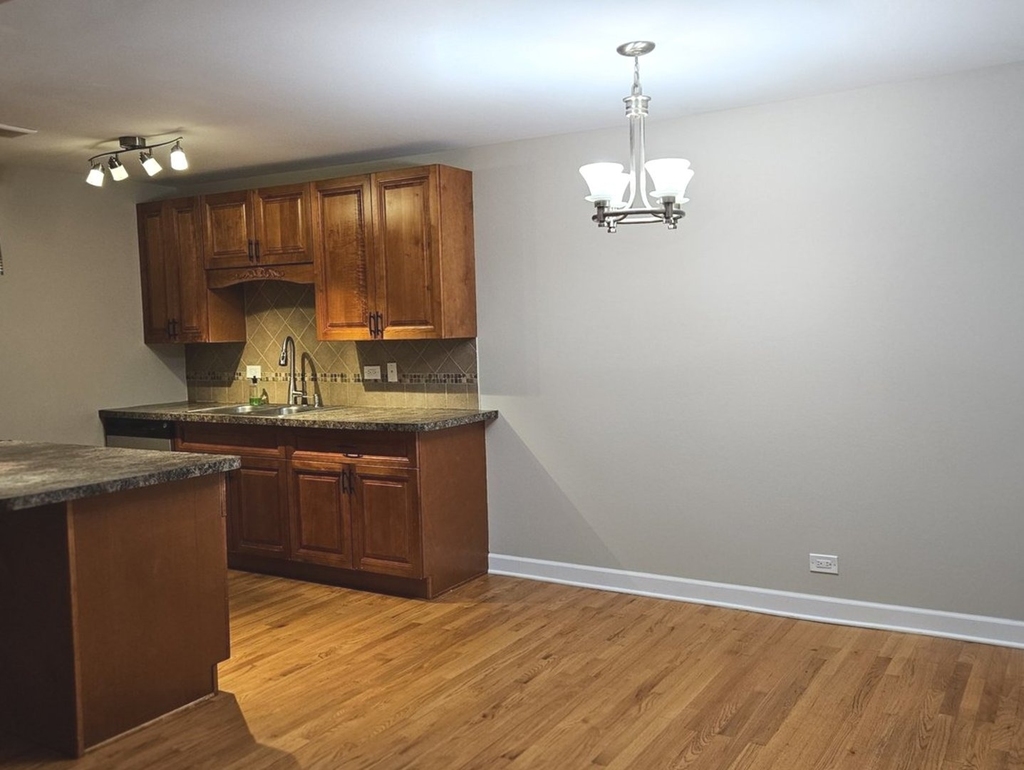 10s771 Clarendon Hills Road - Photo 6