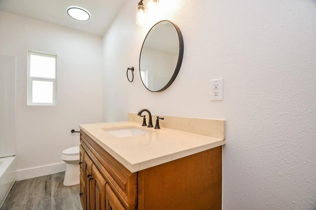 4223 Elmwood Street - Photo 7