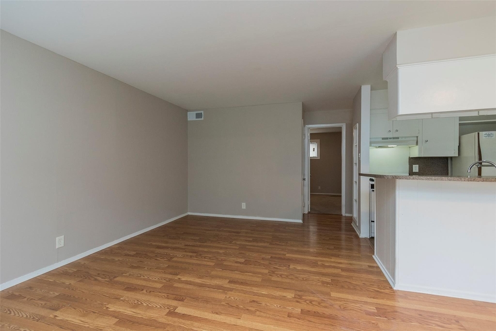 1401 Kipling - Photo 3