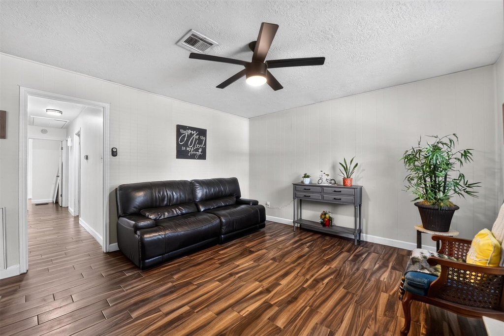 4923 Parkland Street - Photo 3