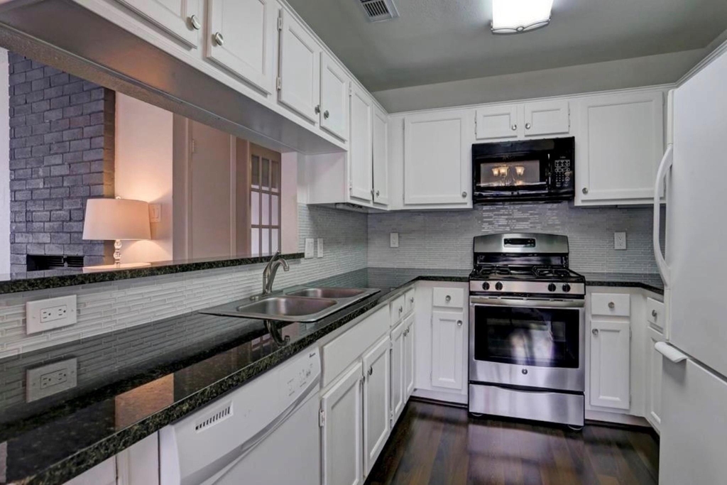 2711 Grants Lake Boulevard - Photo 4
