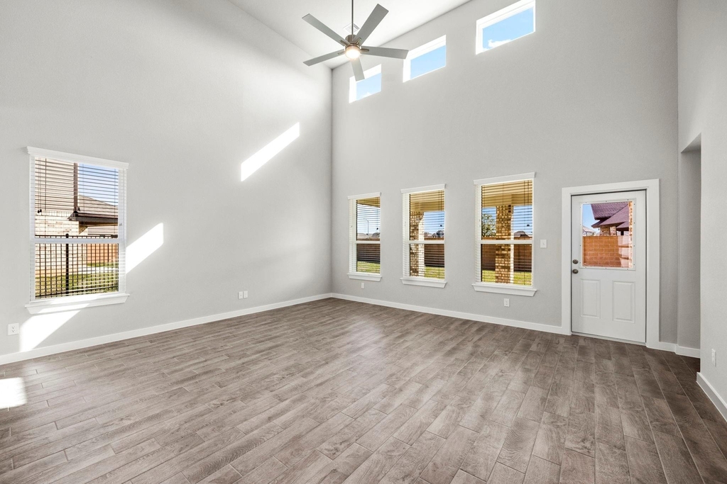 32407 Hamilton Crest Court - Photo 16