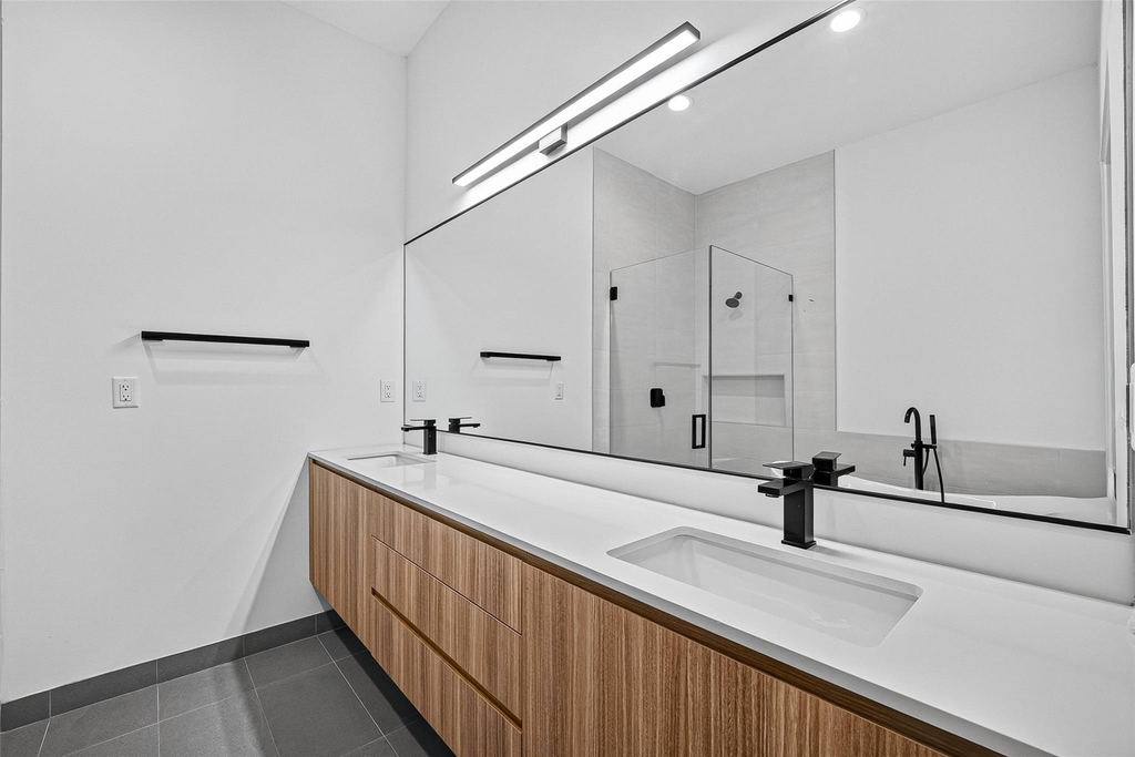 807 Memorial Heights Drive - Photo 27