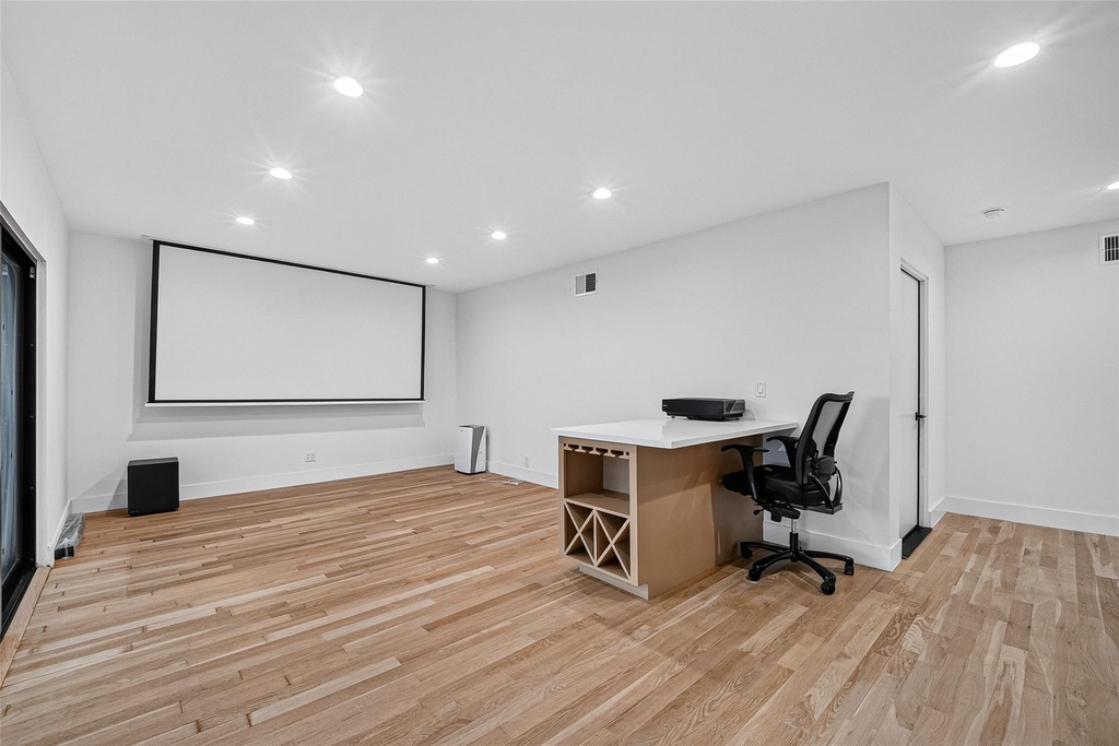 807 Memorial Heights Drive - Photo 37