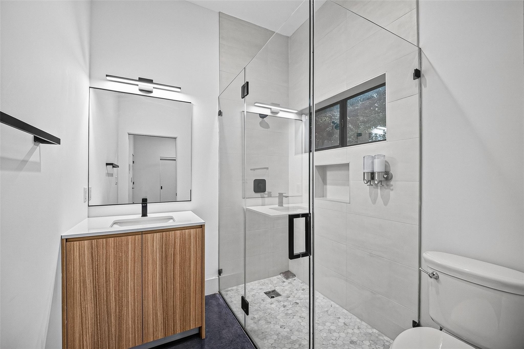 807 Memorial Heights Drive - Photo 4