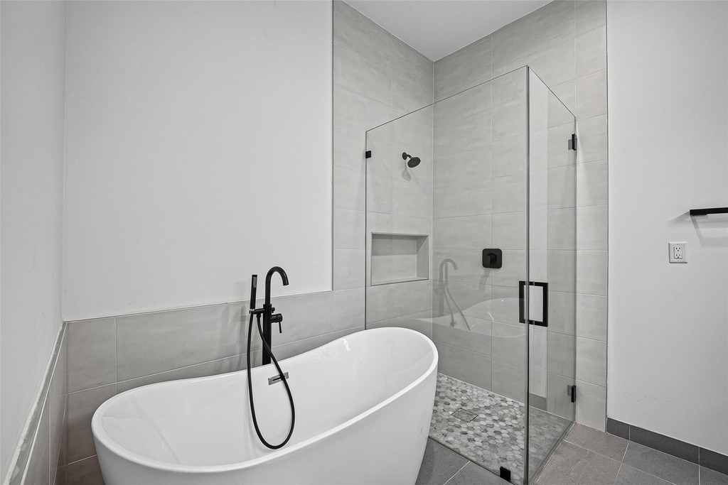 807 Memorial Heights Drive - Photo 26