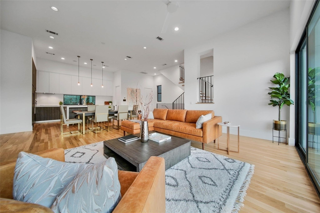 807 Memorial Heights Drive - Photo 11